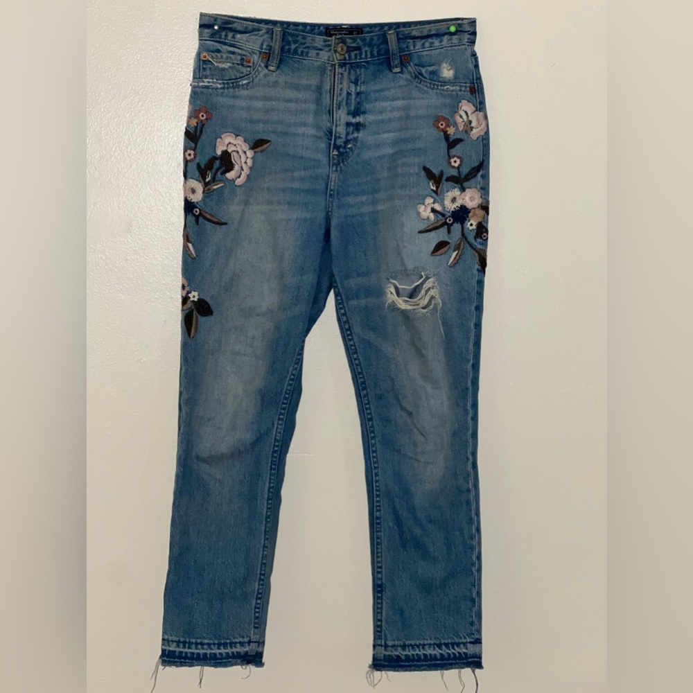 Jeans with flowers on the Side